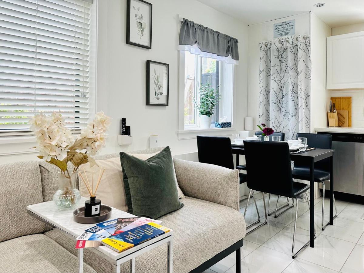 2Br 1.5Ba Full Kitchen Private Guest House - Free Parking - Central Location バンクーバー エクステリア 写真