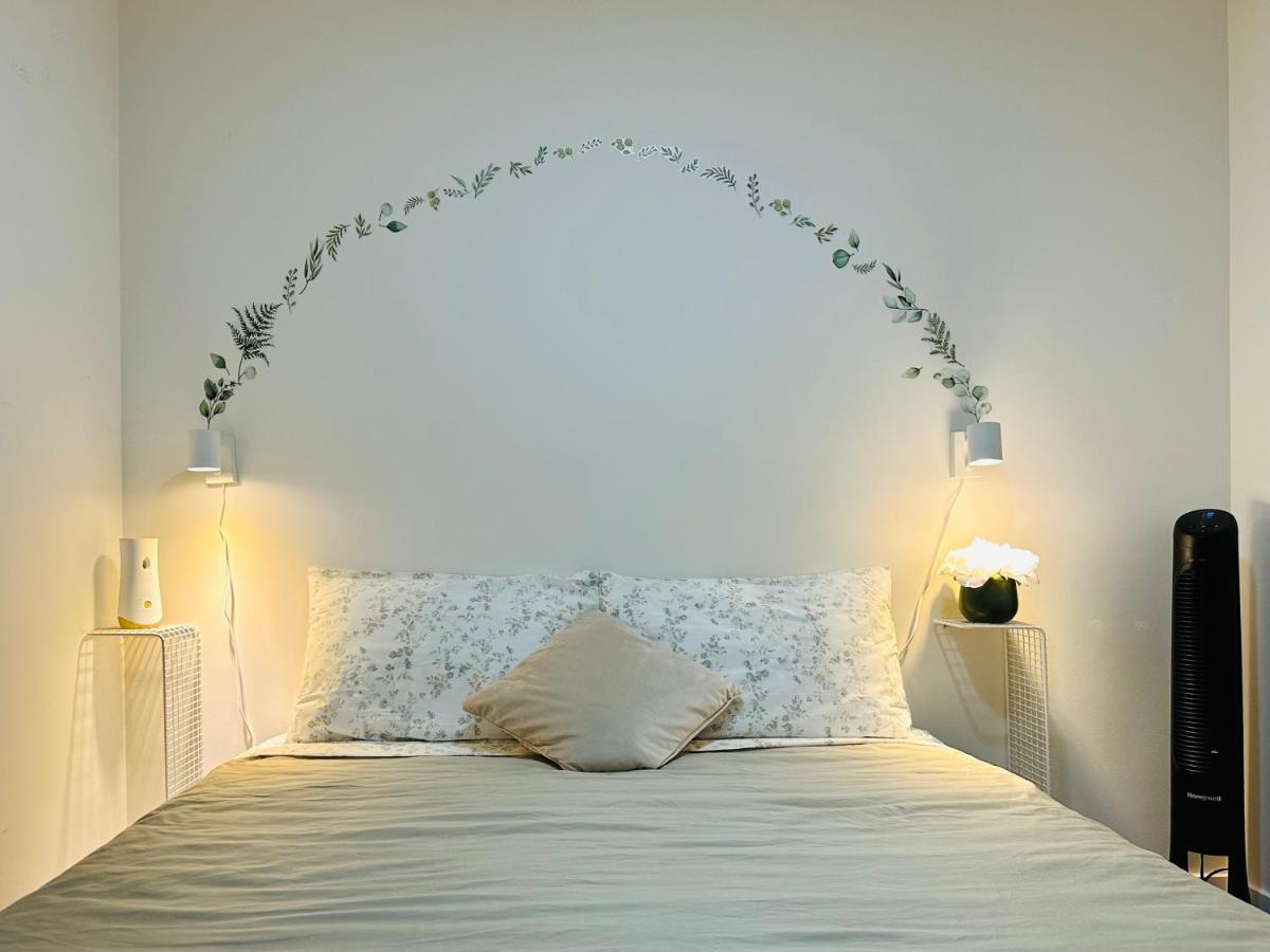 2Br 1.5Ba Full Kitchen Private Guest House - Free Parking - Central Location バンクーバー エクステリア 写真
